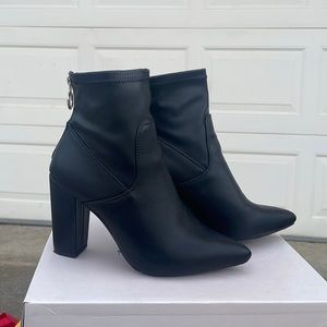 JUSTFAB Pointed heeled zip up ankle boot size 7.5